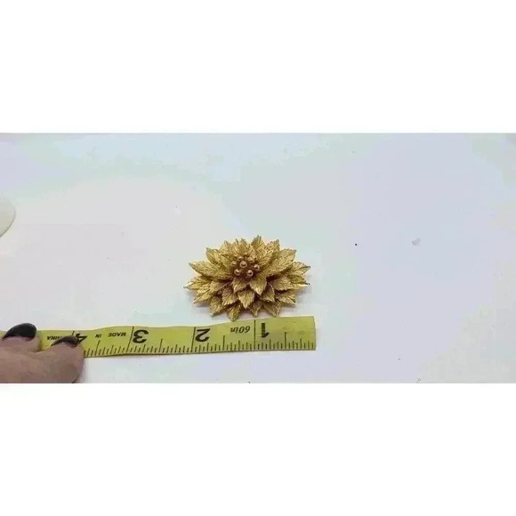 Vintage Coro Gold Brooch Flower Realistic Dimensional Textured Big RARE - Picture 4 of 5